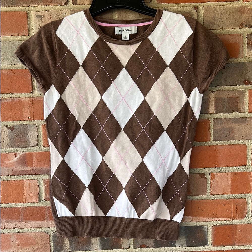 Brown and White Argyle short sleeved sweater